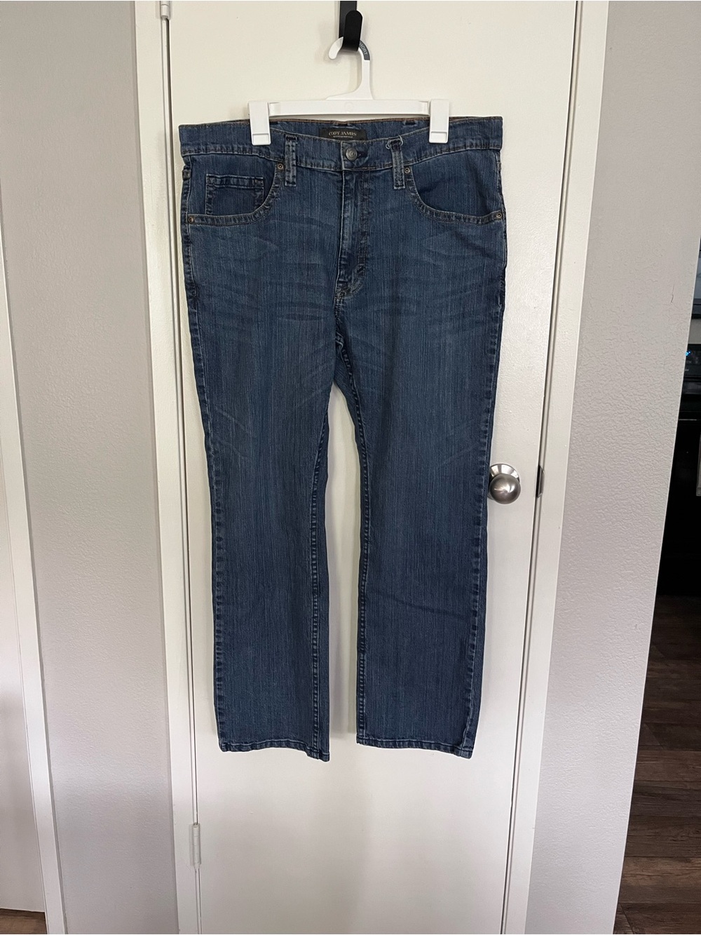 Slim Straight Men's Jeans in Medium Blue